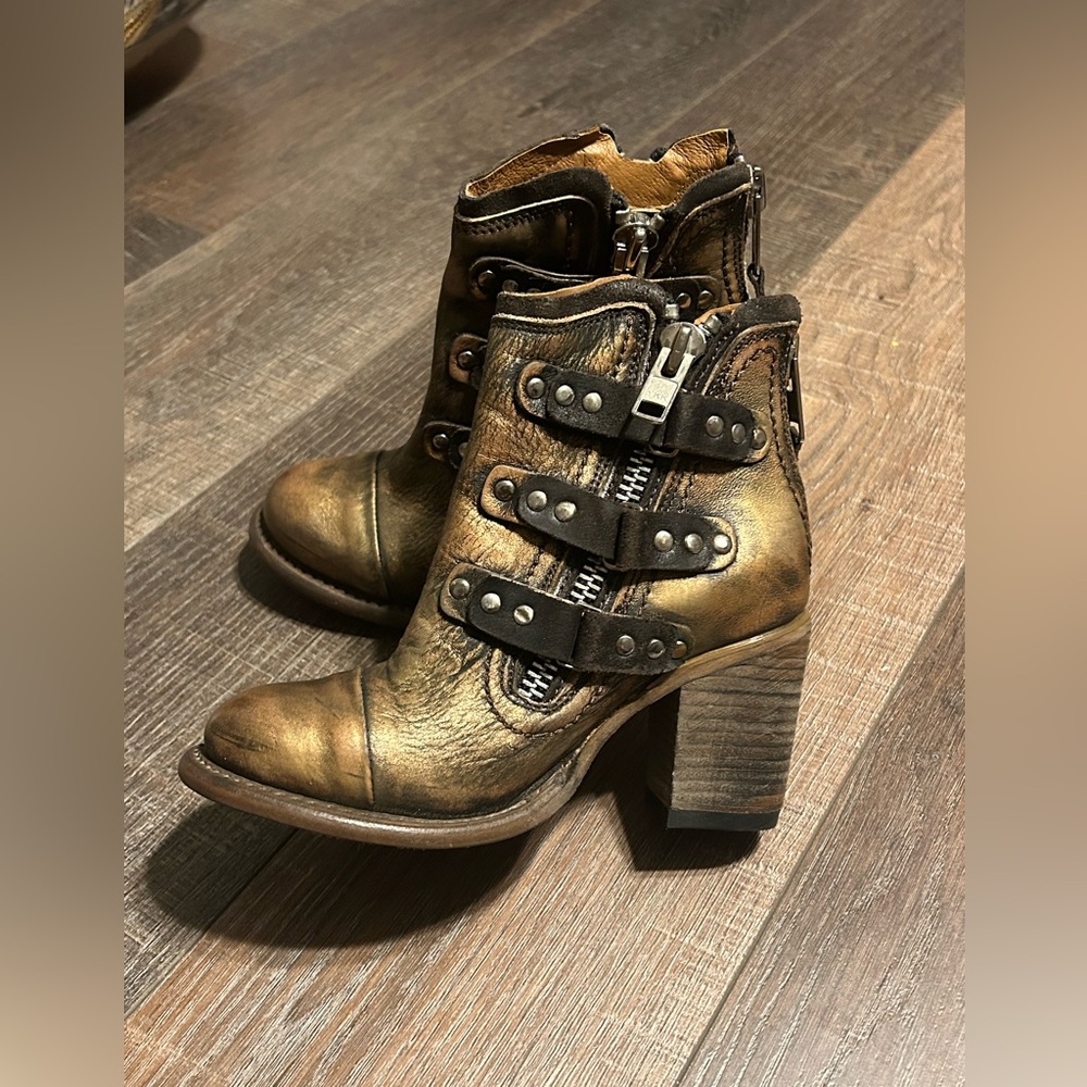 Freebird Beckett heeled boots size 5